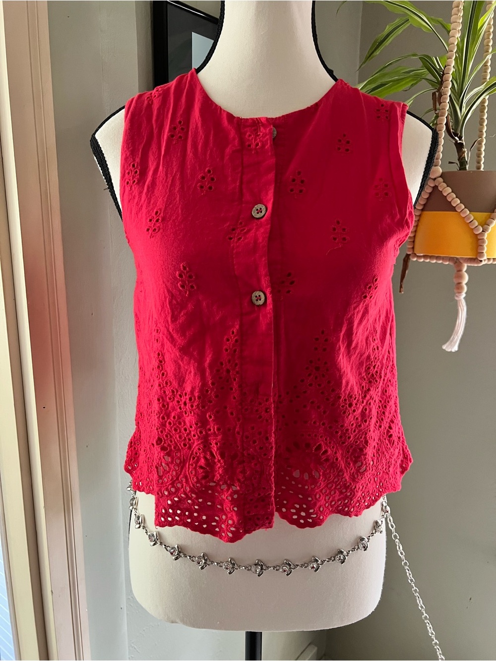 Entro Eyelet Embroidered Sleeveless button up crop top round neckline size small